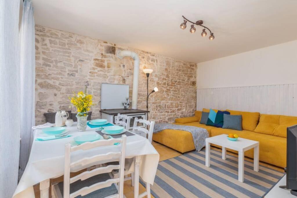 Casa Di Pietra Matelici Villa Divšići Dış mekan fotoğraf