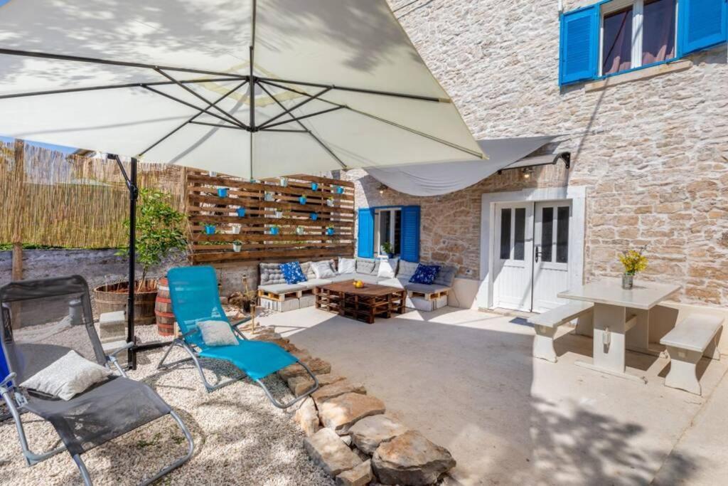 Casa Di Pietra Matelici Villa Divšići Dış mekan fotoğraf